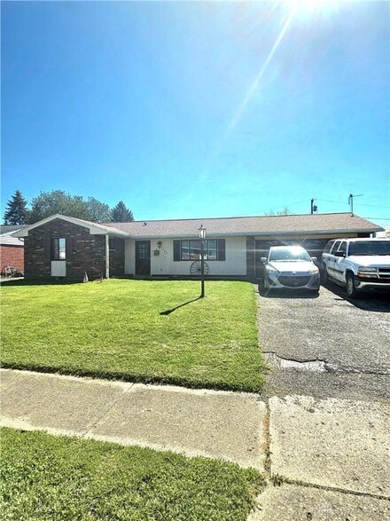 1487 Sioux Dr, Xenia, OH 45385