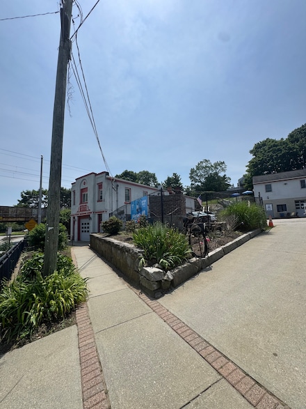 245 Shaw St, New London, CT 06320