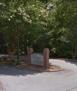 208 Twisted Oak Dr, Greenwood, SC 29646