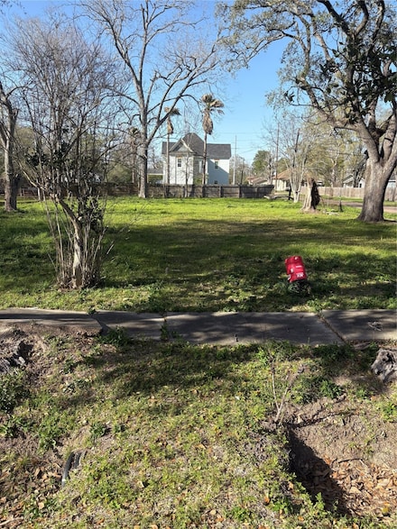 1110 Pipkin St, Beaumont, TX 77705