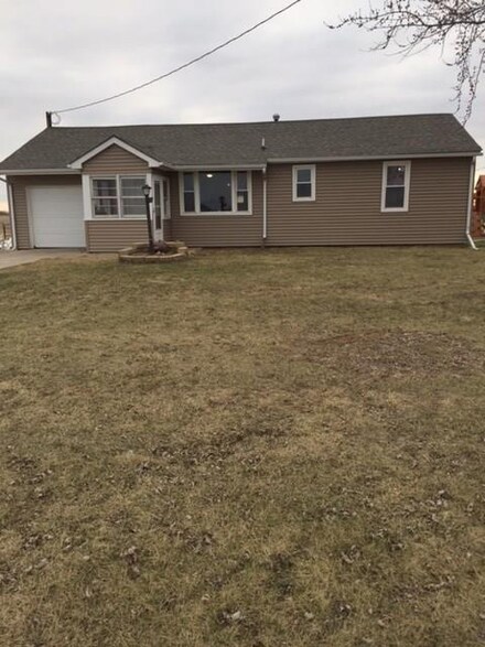 212 105th Ave, Monroe, IA 50170