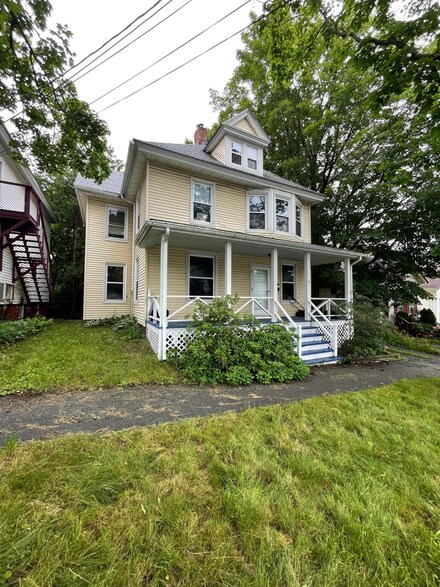 12 E Summer St, Bangor, ME 04401