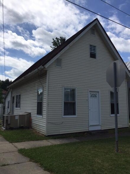 1 W Main St, Centerburg, OH 43011