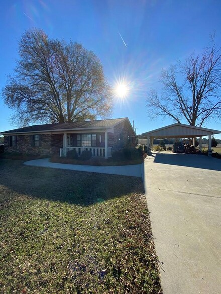 447 Broxton Hwy, Hazlehurst, GA 31539