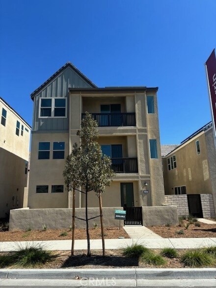 27354 Hyland Ct, Valencia, CA 91355