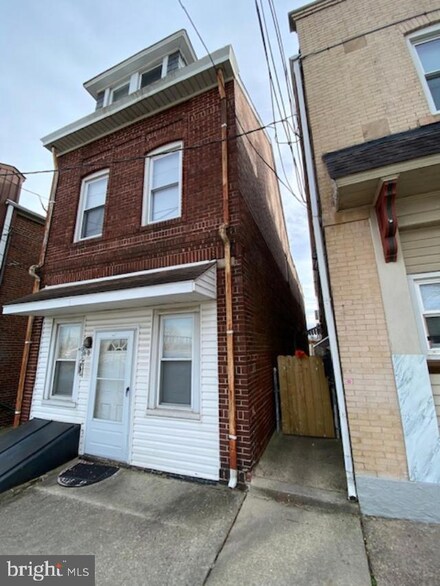 60 Alden Ave, Roebling, NJ 08554