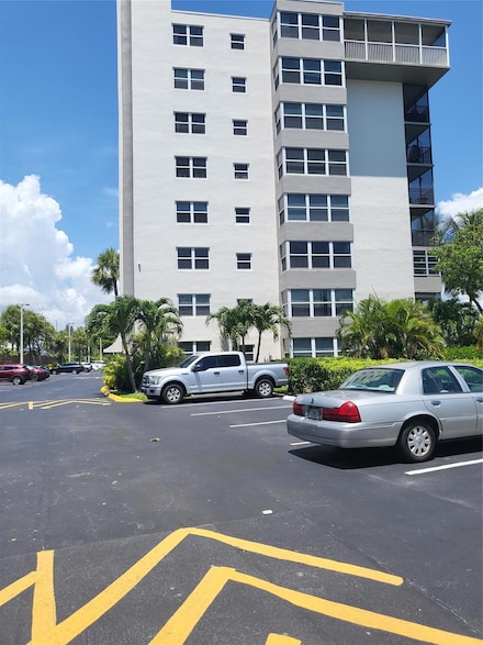 1075 NE Miami Gardens Dr Unit 706, Miami, FL 33179