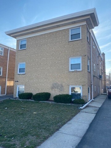 2046 N 17th Ave, Melrose Park, IL 60160