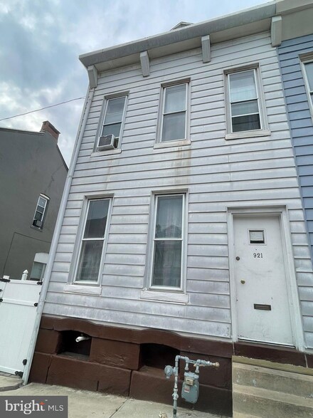 921 Green St, Reading, PA 19604