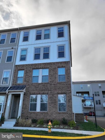 608 Percy Place Unit B, Manassas Park, VA 20111