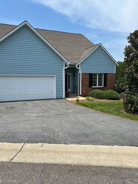 375 Hollybrook Dr, Advance, NC 27006