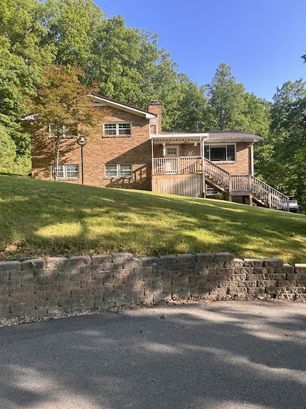 200 Hatfield Rd, Crab Orchard, WV 25827