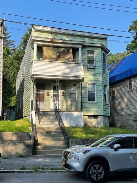 570 Crane St, Schenectady, NY 12303