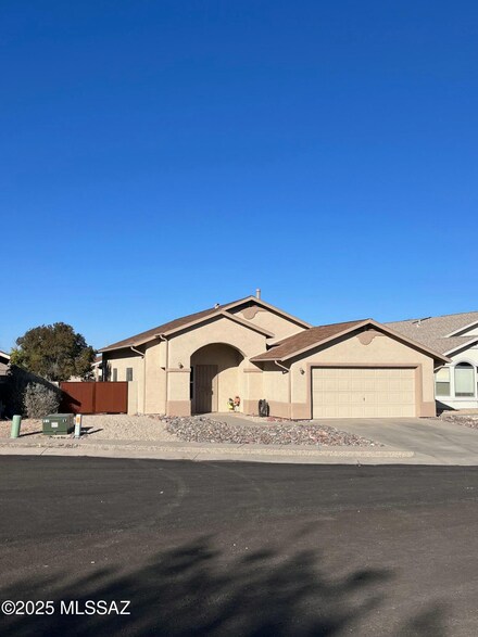 2560 W Blaine Ct, Tucson, AZ 85745