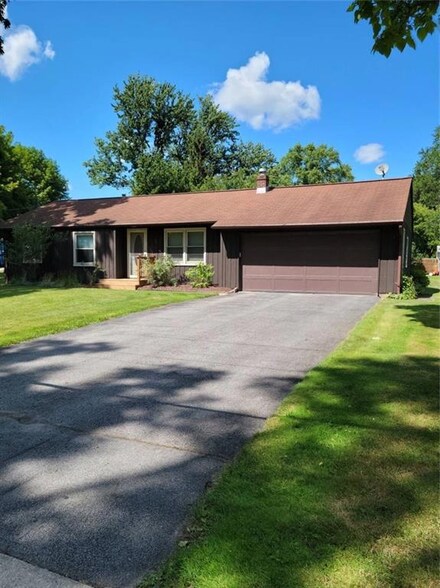 1 Clover Ln, Victor, NY 14564