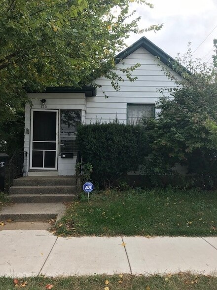 216 S Saint Peter St, South Bend, IN 46617
