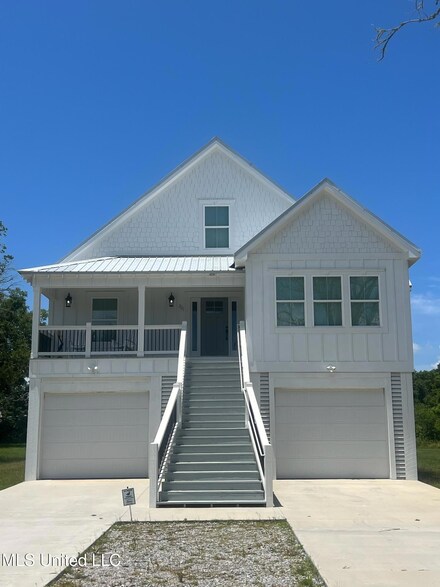 410 Orange St, Pass Christian, MS 39571