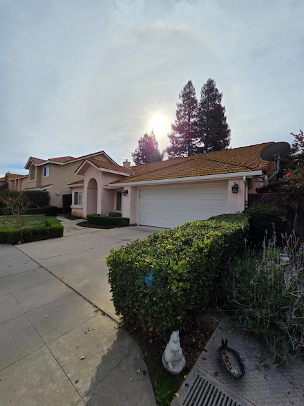 369 E Lindbrook Ln, Fresno, CA 93720