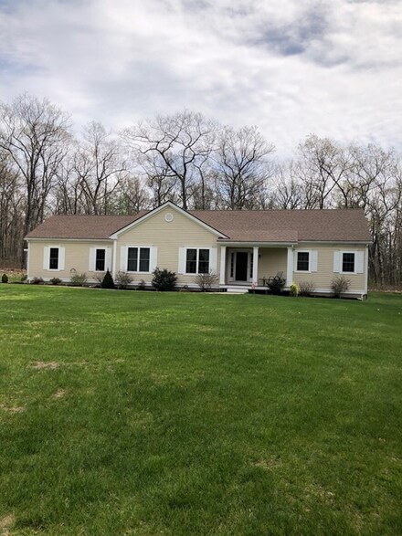 40 Woodland Rd, Douglas, MA 01516