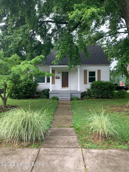 1608 Sadie Ln, Louisville, KY 40216