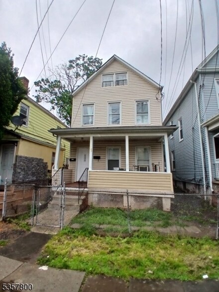 133 Smith St, Elizabeth, NJ 07201