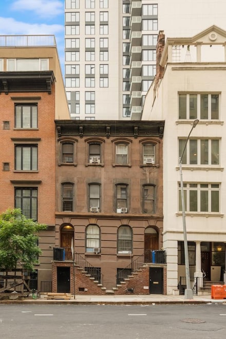 206 E 35th St Unit TH, New York, NY 10016