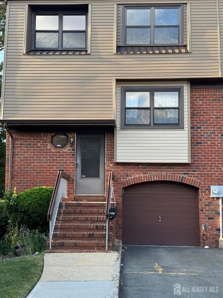 2401 Merrywood Dr, Edison, NJ 08817
