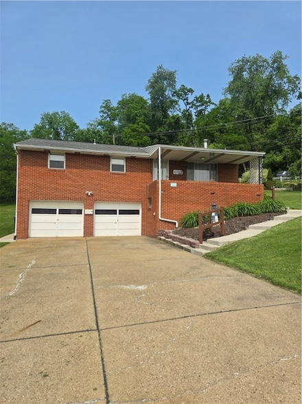 100 Pinewood Dr, Bridgeville, PA 15017
