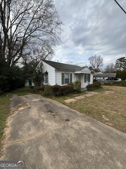 1325 Triple Hill Dr, Macon, GA 31206
