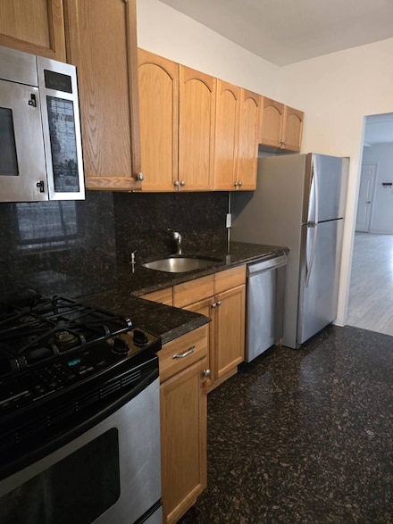 21-38 73rd St, Flushing, NY 11370