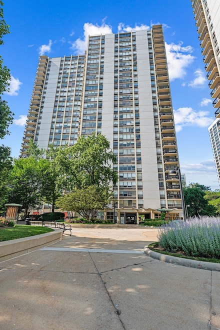 1360 N Sandburg Terrace Unit 2301C, Chicago, IL 60610