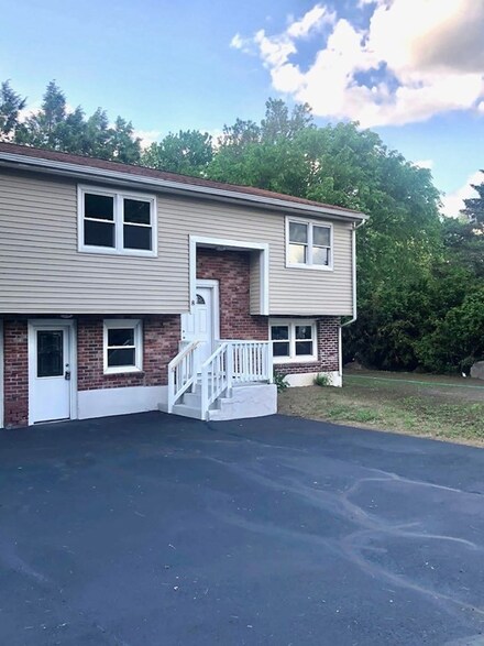 6 Bows Ln Unit 8, Avon, MA 02322