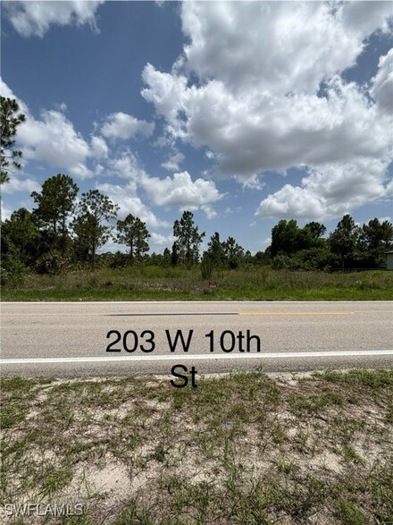 203 W 10th St, Lehigh Acres, FL 33972