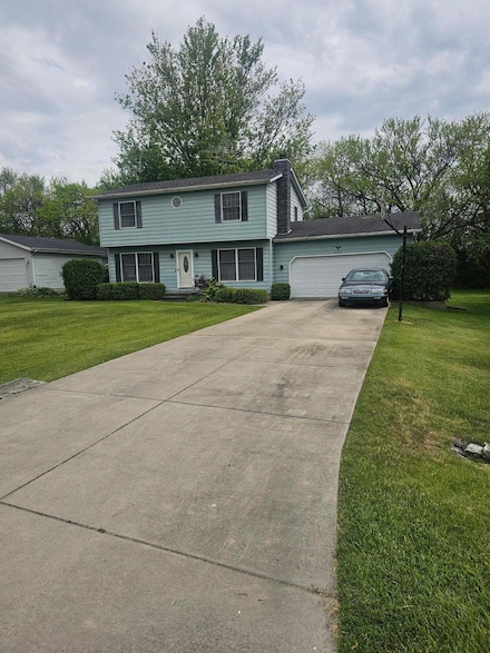 3863 Kingsway Dr, Crown Point, IN 46307