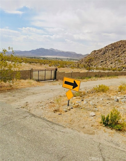 32042 Zircon Rd, Lucerne Valley, CA 92356