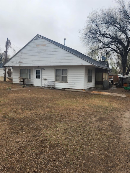 906 Olive St, Deerfield, KS 67838