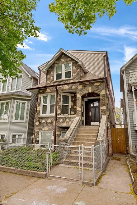 1746 W School St, Chicago, IL 60657