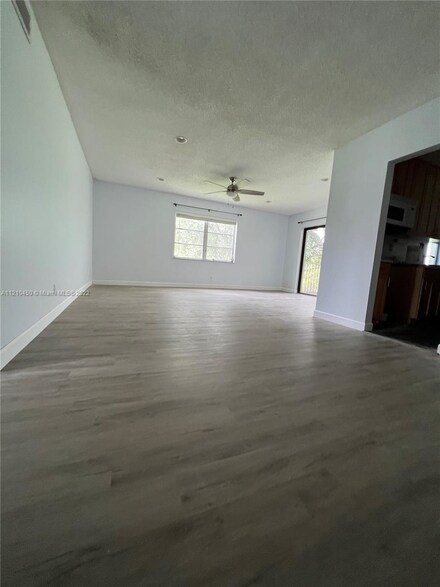 2420 SW 81st Ave Unit 201, Davie, FL 33324