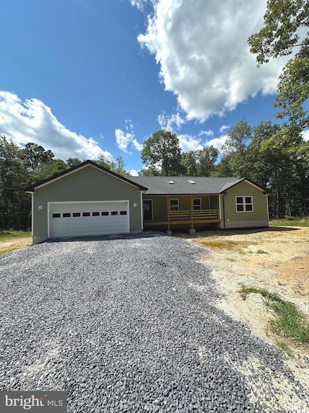 71 Emerald Ln, Berkeley Springs, WV 25411