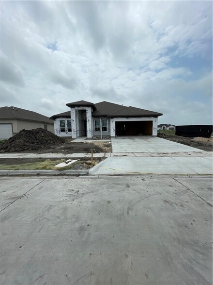 1445 Lois Chesney St, Corpus Christi, TX 78415