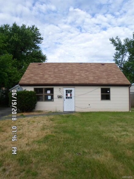 3051 Lincoln St, Niagara Falls, NY 14305