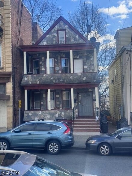 73 Lake Ave, Clifton, NJ 07011