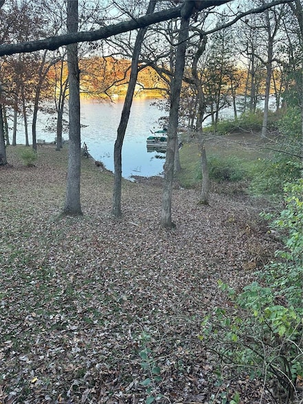 1 S Lake Dr, Hillsboro, MO 63050
