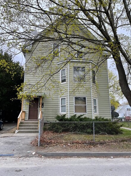 47 Acton St, Worcester, MA 01604