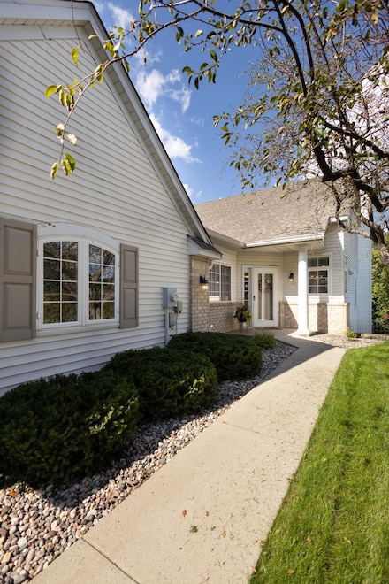 18082 Cattail Ct, Eden Prairie, MN 55346