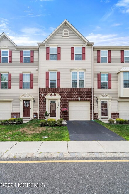 122 Kyle Dr, Tinton Falls, NJ 07712