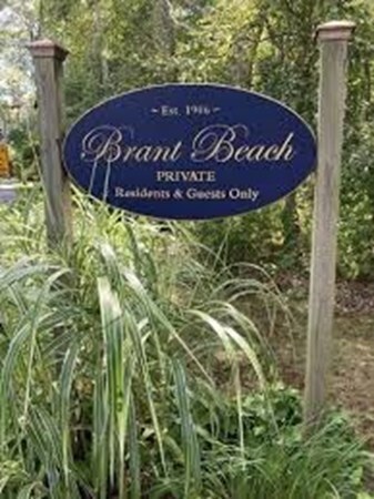 41 Brant Beach Ave, Mattapoisett, MA 02739
