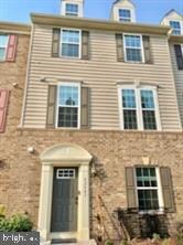 42643 Freistadt Square, Sterling, VA 20166
