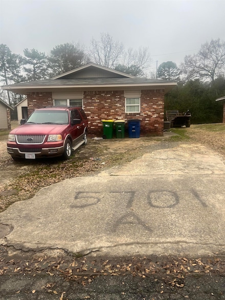5701 Sonora Dr, North Little Rock, AR 72118