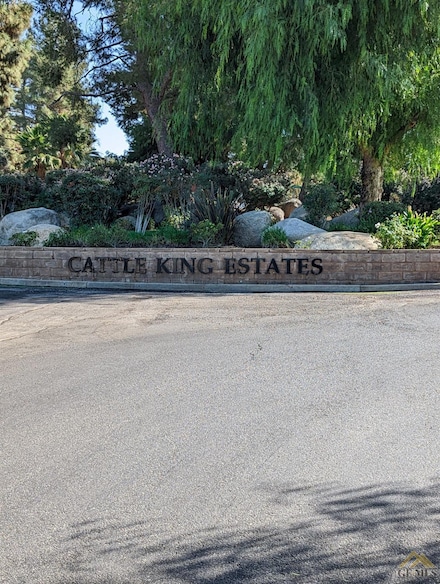 6100 Roundup Way, Bakersfield, CA 93306